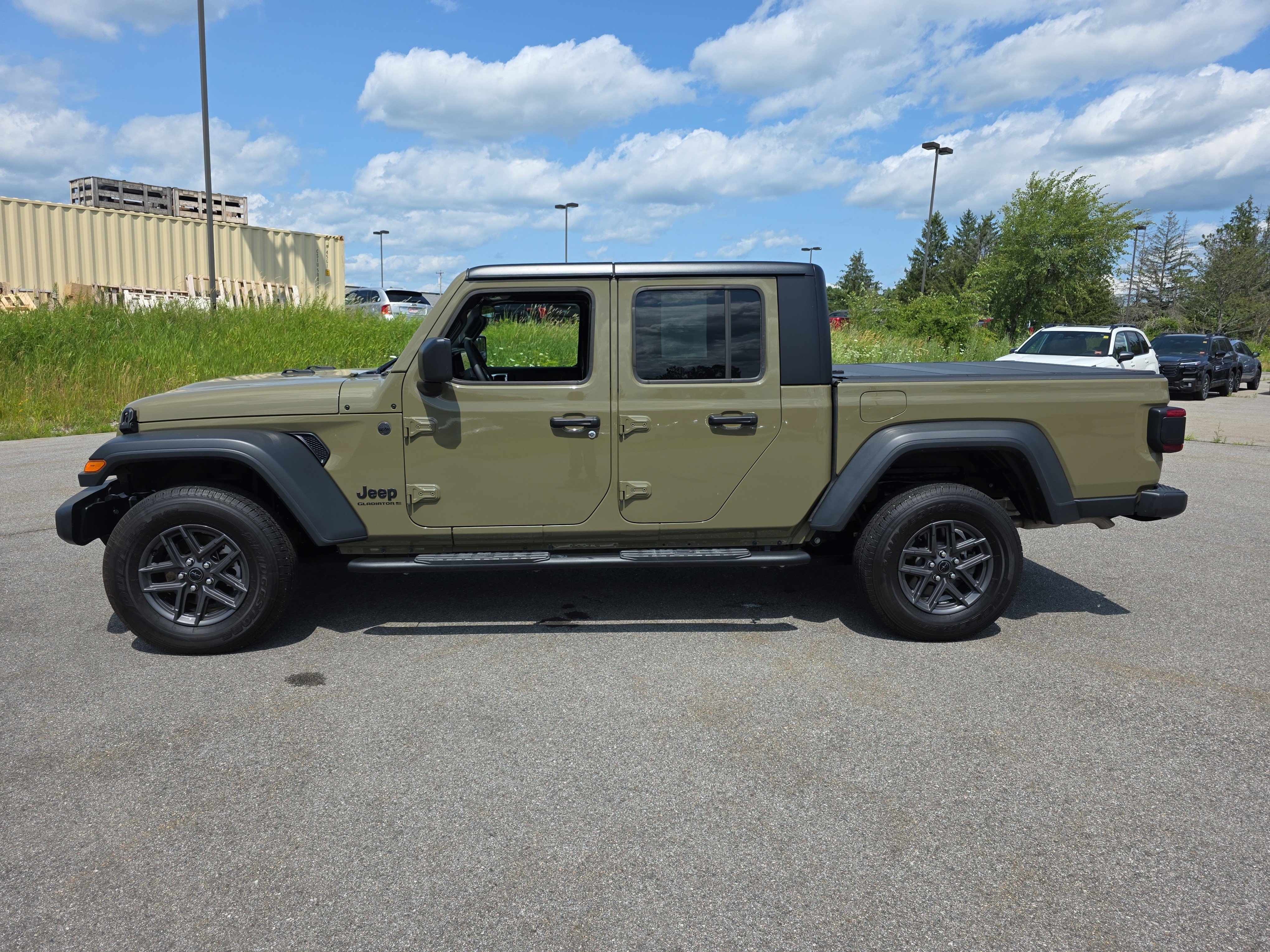 Used 2025 41 Jeep Sport S image 2