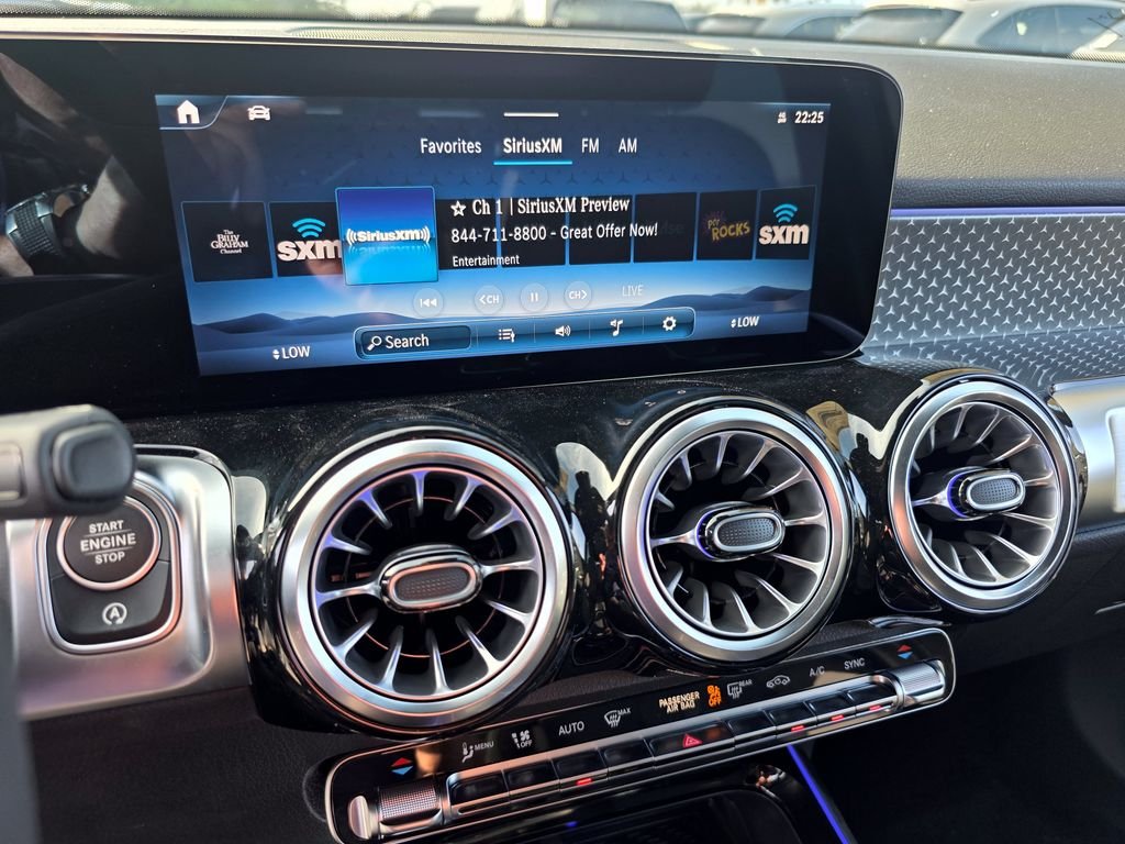 New 2026 White Mercedes-Benz GLB 250 image 23