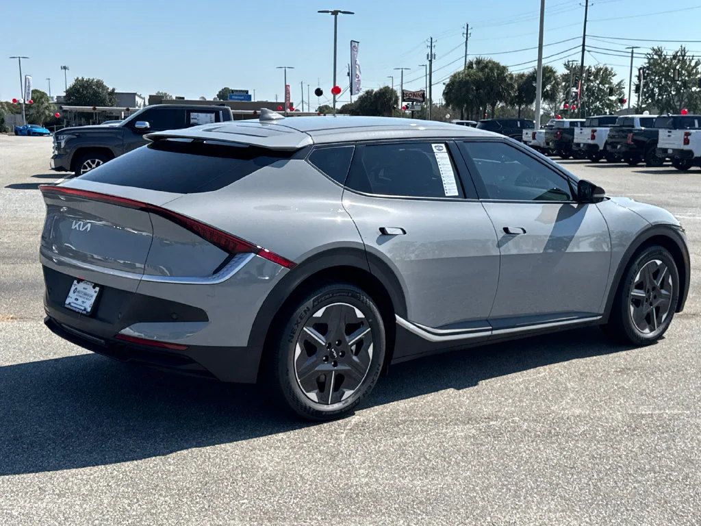 New 2026 Wolf Gray Kia LIGHT image 3