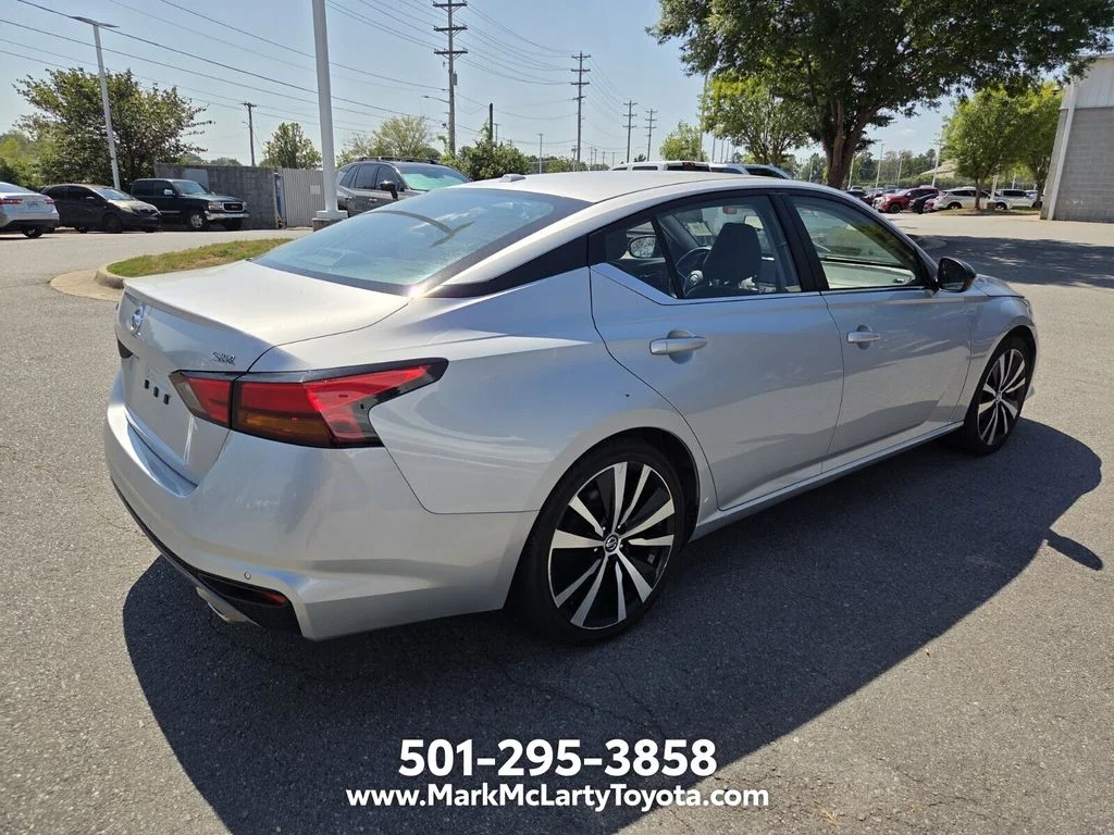 Used 2022 Silver Nissan 2.5 SR image 5