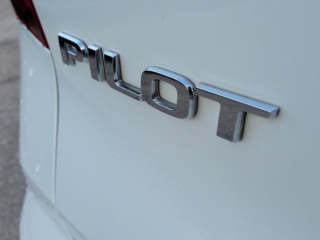 Used 2018 White Diamond Pearl Honda Touring image 9