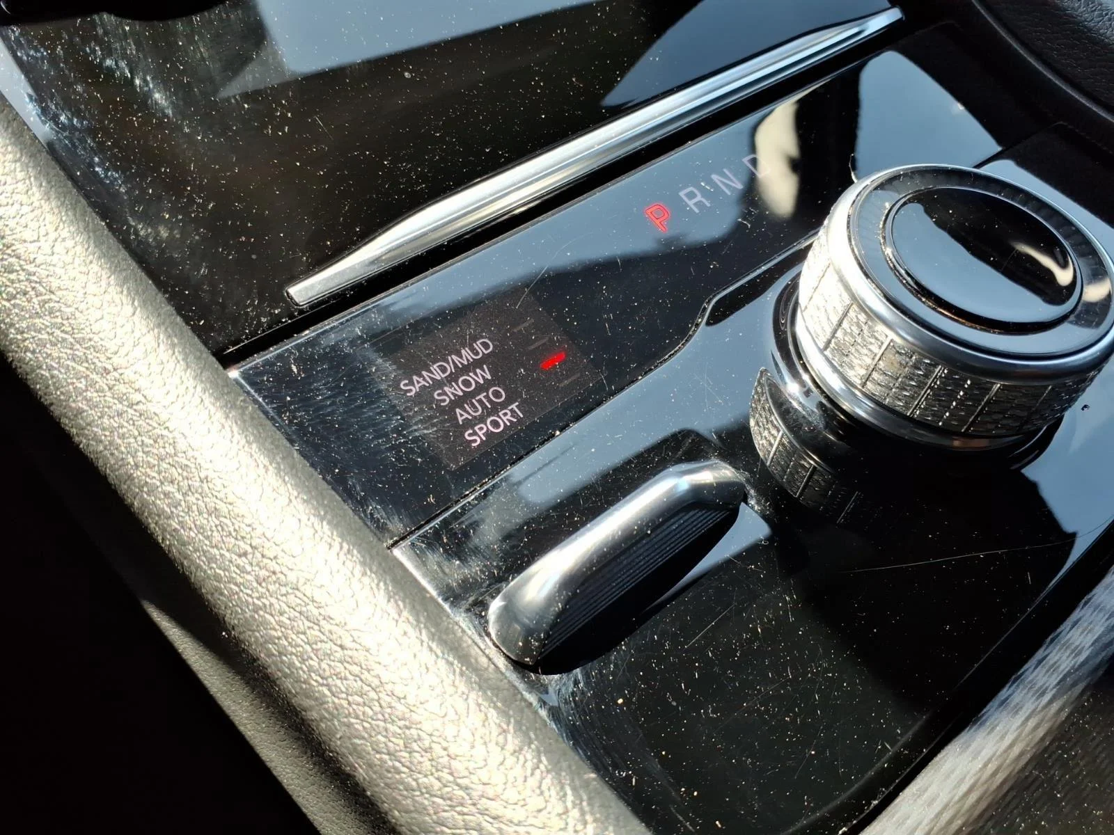 Used 2025 Diamond Black Crystal Pearlcoat Jeep Limited image 9