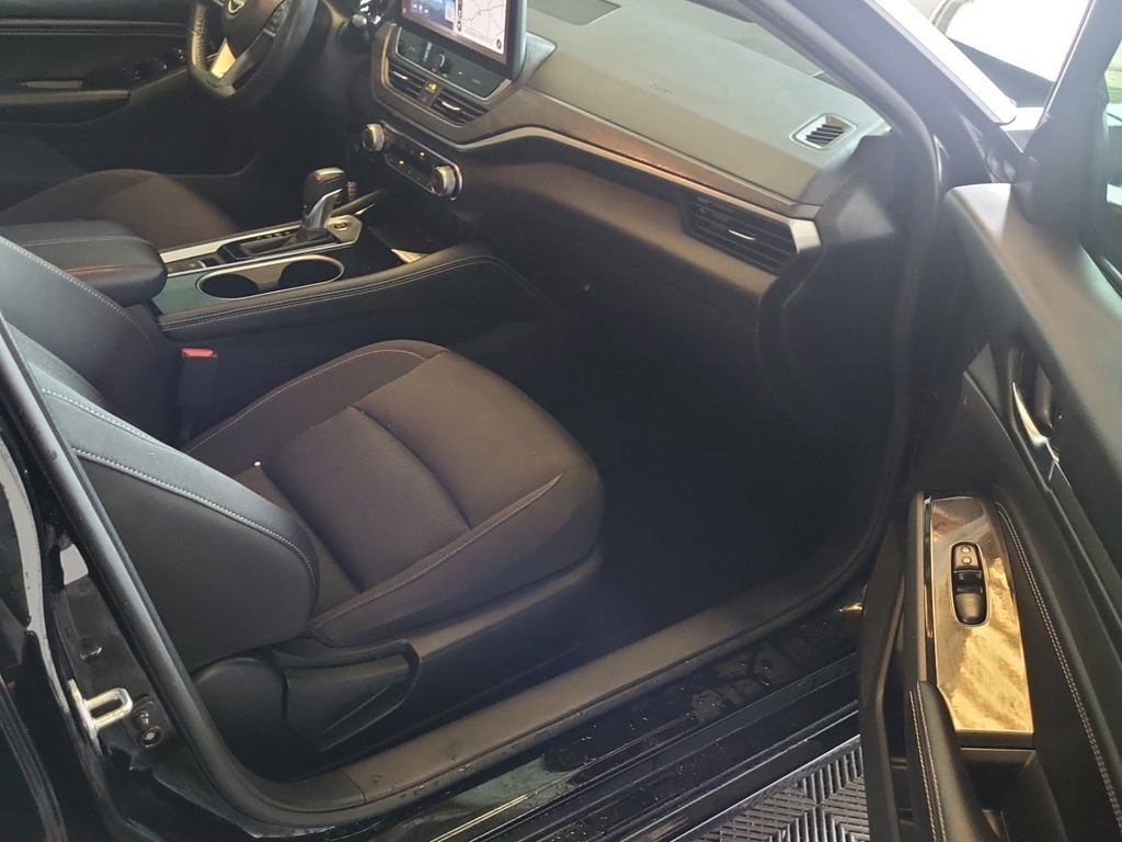 Used 2023 Black Nissan 2.5 SV image 3