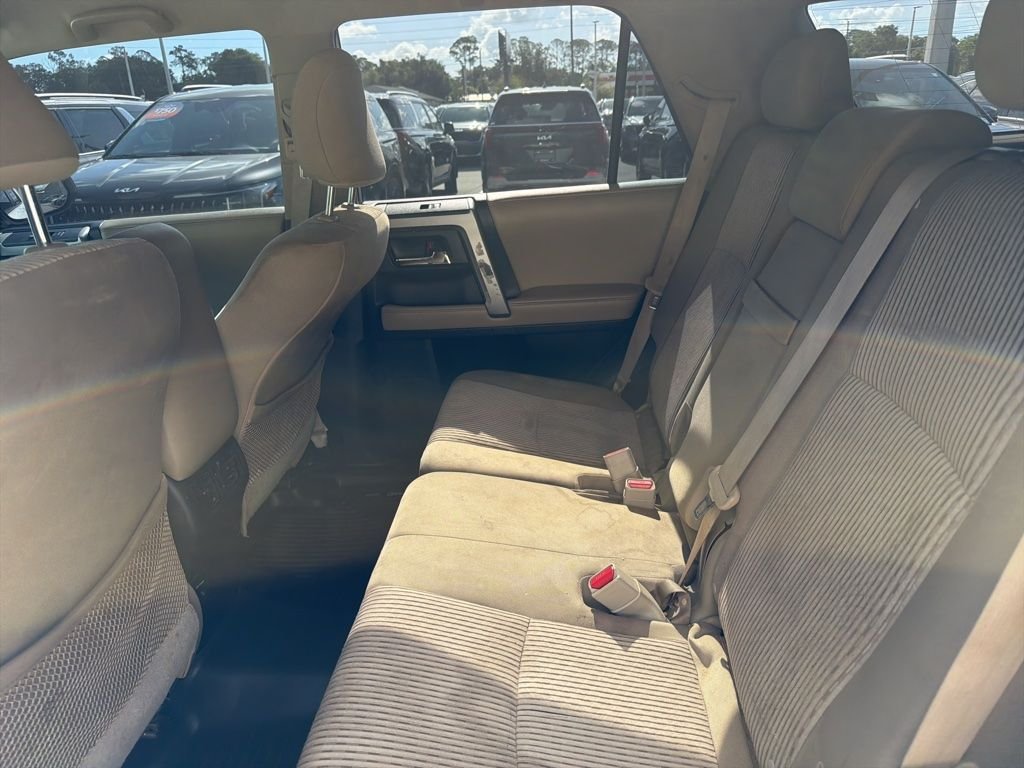 Used 2016 White Toyota SR5 image 19