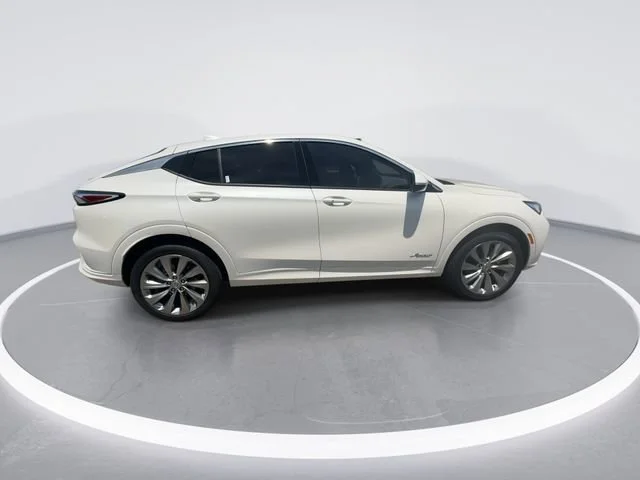 Used 2025 White Frost Tricoat Buick Avenir image 9