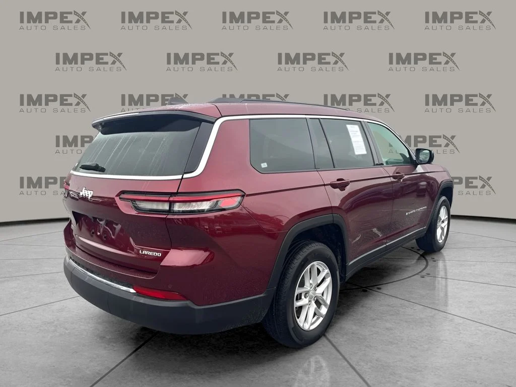 Used 2025 Red Jeep Laredo image 3