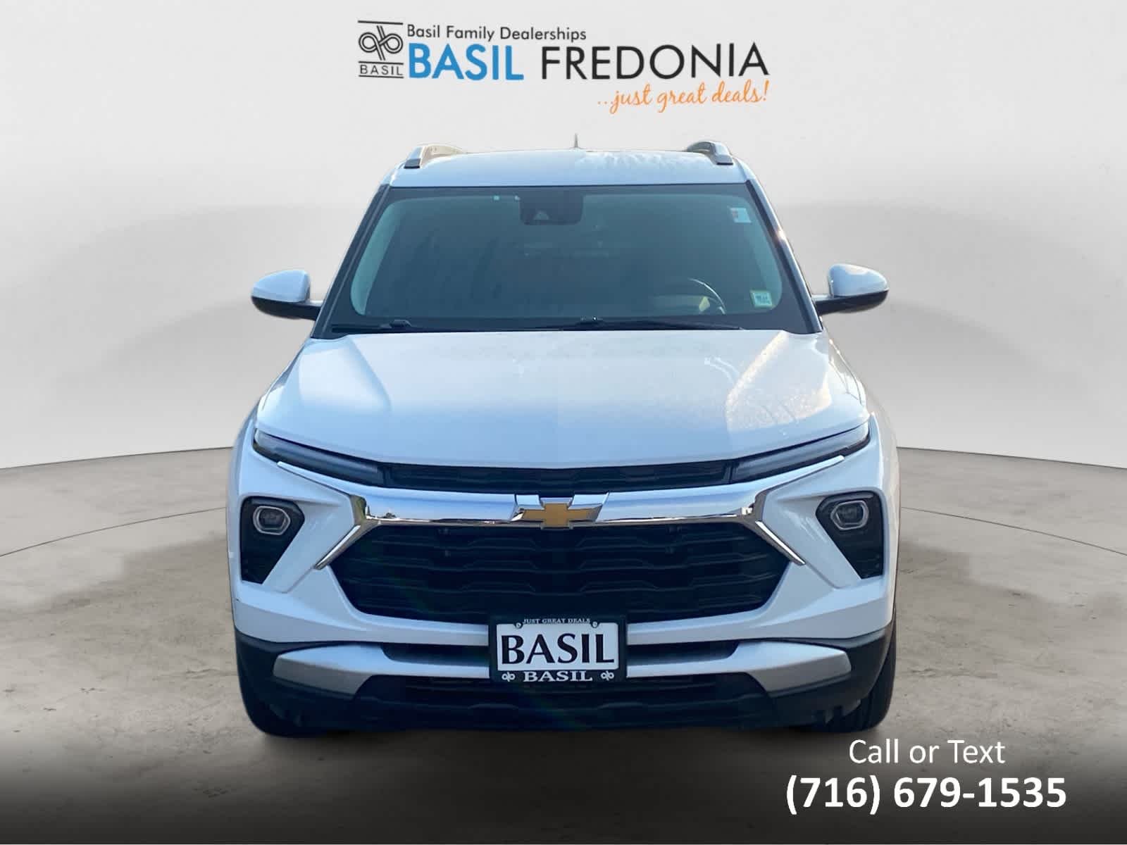 Used 2024 Summit White Chevrolet LT image 12