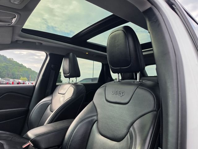 Used 2022 White Jeep Limited image 24