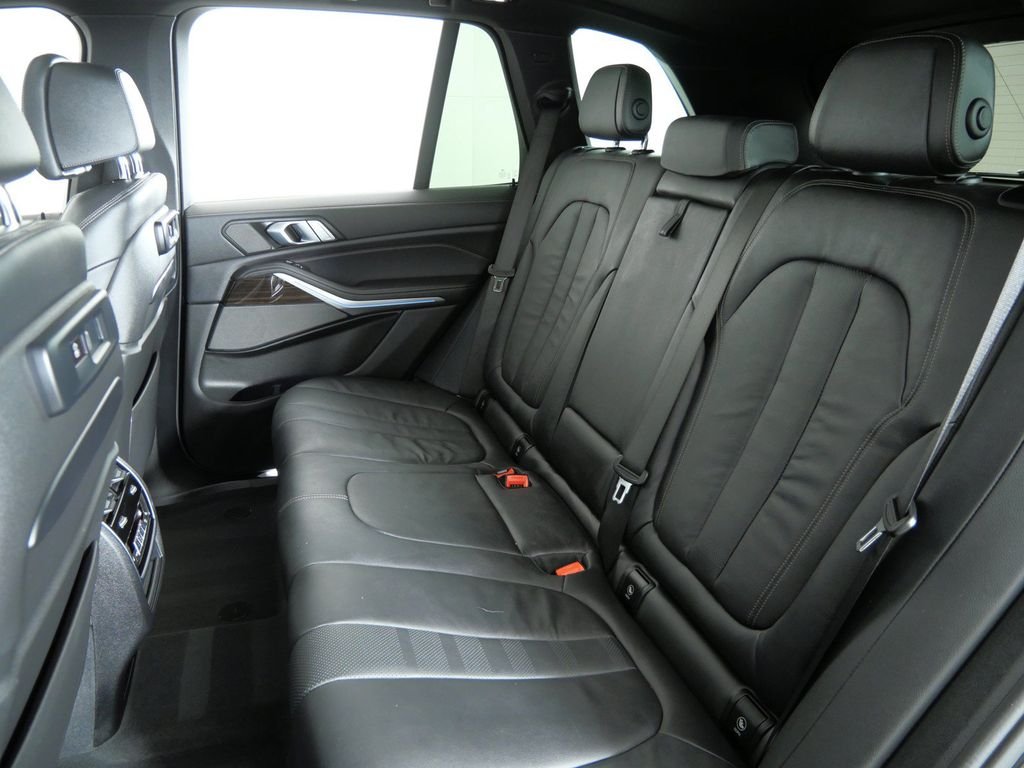 Used 2020 Jet Black BMW xDrive40i image 30