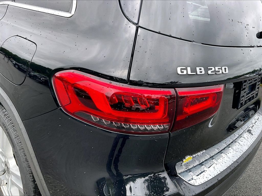 Used 2020 Cosmos Black Metallic Mercedes-Benz GLB 250 image 32