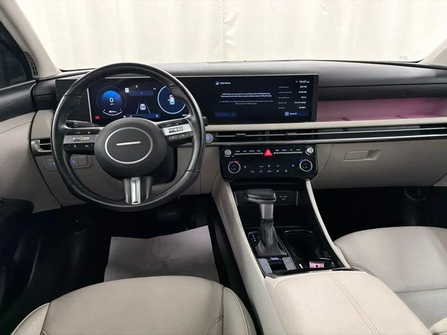 Used 2025 Gray Hyundai SEL Convenience image 22