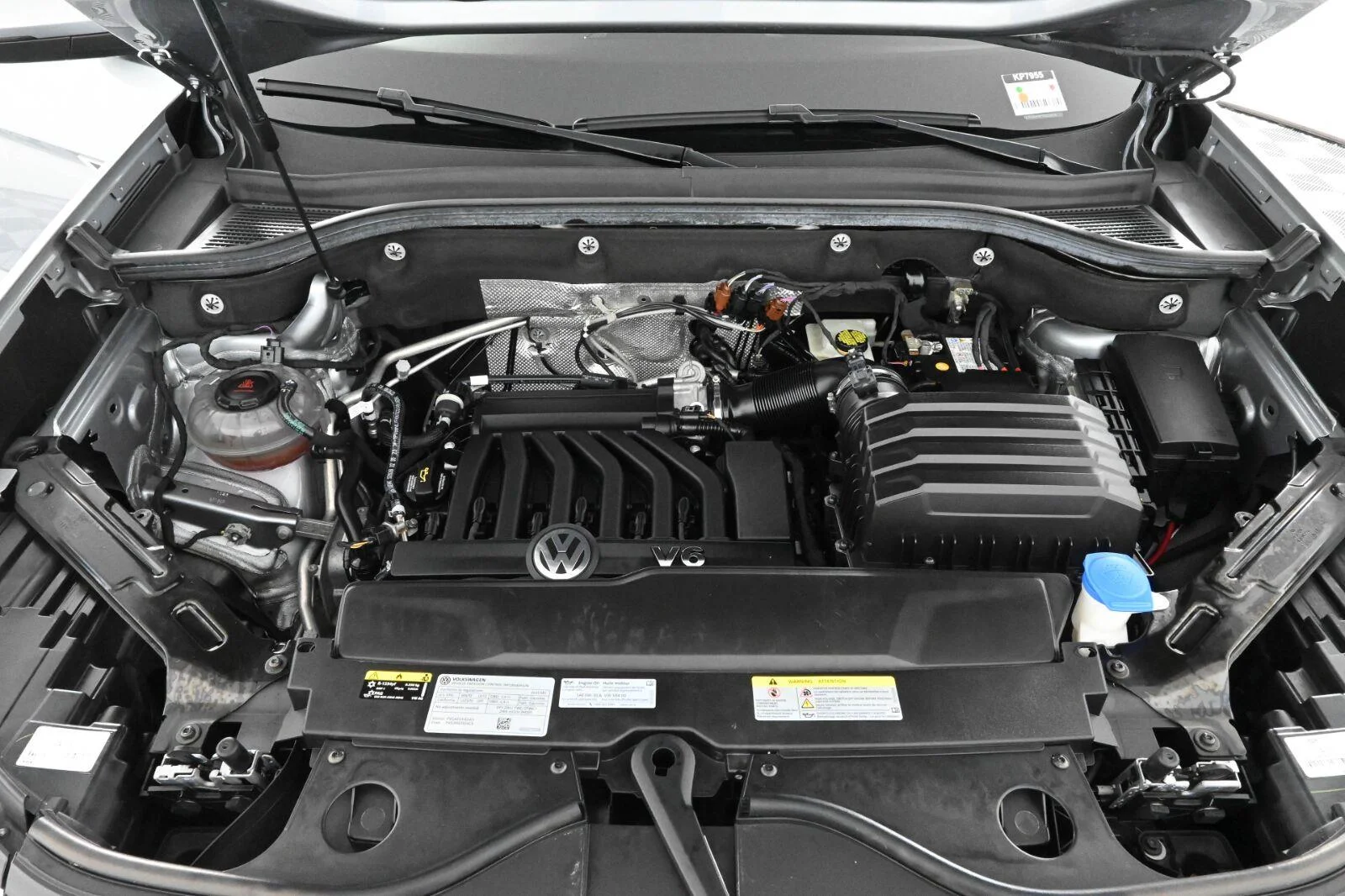 Certified Used 2023 Pyrite Silver Metallic Volkswagen 3.6L V6 SE w/Technology image 30
