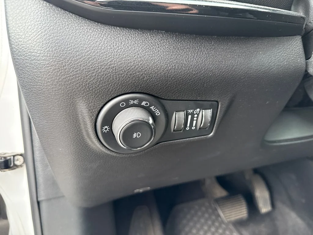 Used 2024 White Jeep Trailhawk image 9