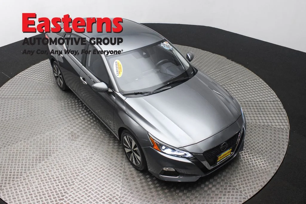 Used 2022 Gray Nissan 2.5 SV image 3