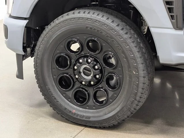 New 2026 Glacier Gray Metallic Tri-Coat Ford F-250® Lariat® image 42