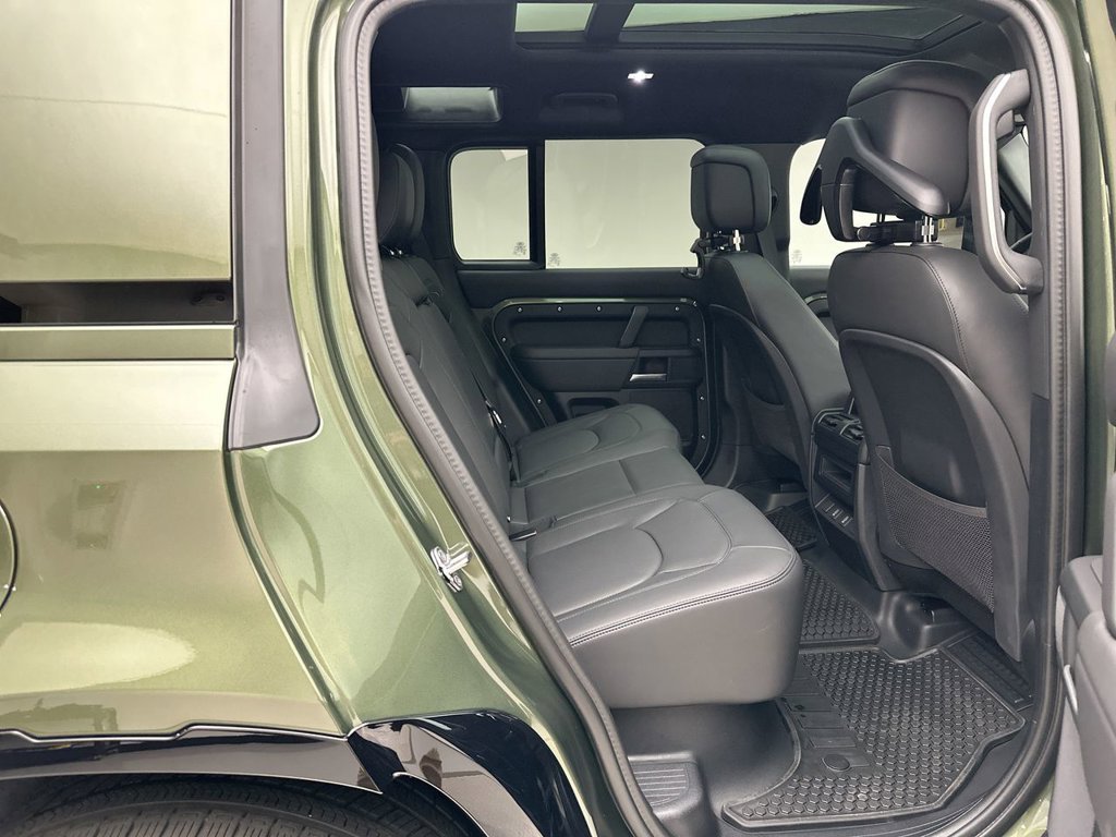 New 2026 Woolstone Green Land Rover X-Dynamic SE image 7