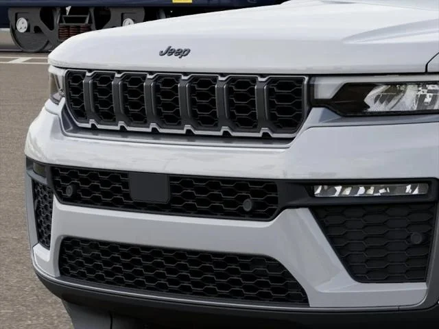 New 2026 Bright White Clear-Coat Exterior Paint Jeep Limited image 7