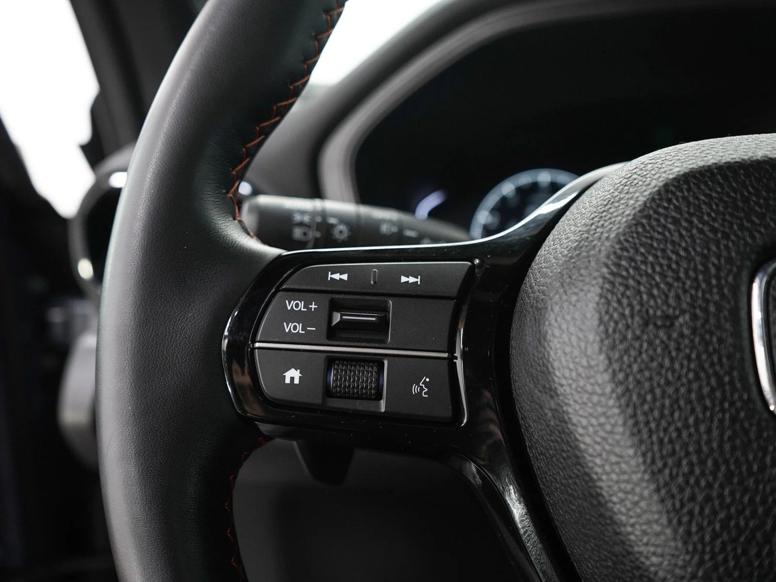Used 2025 Sonic Gray Honda TrailSport AWD image 29