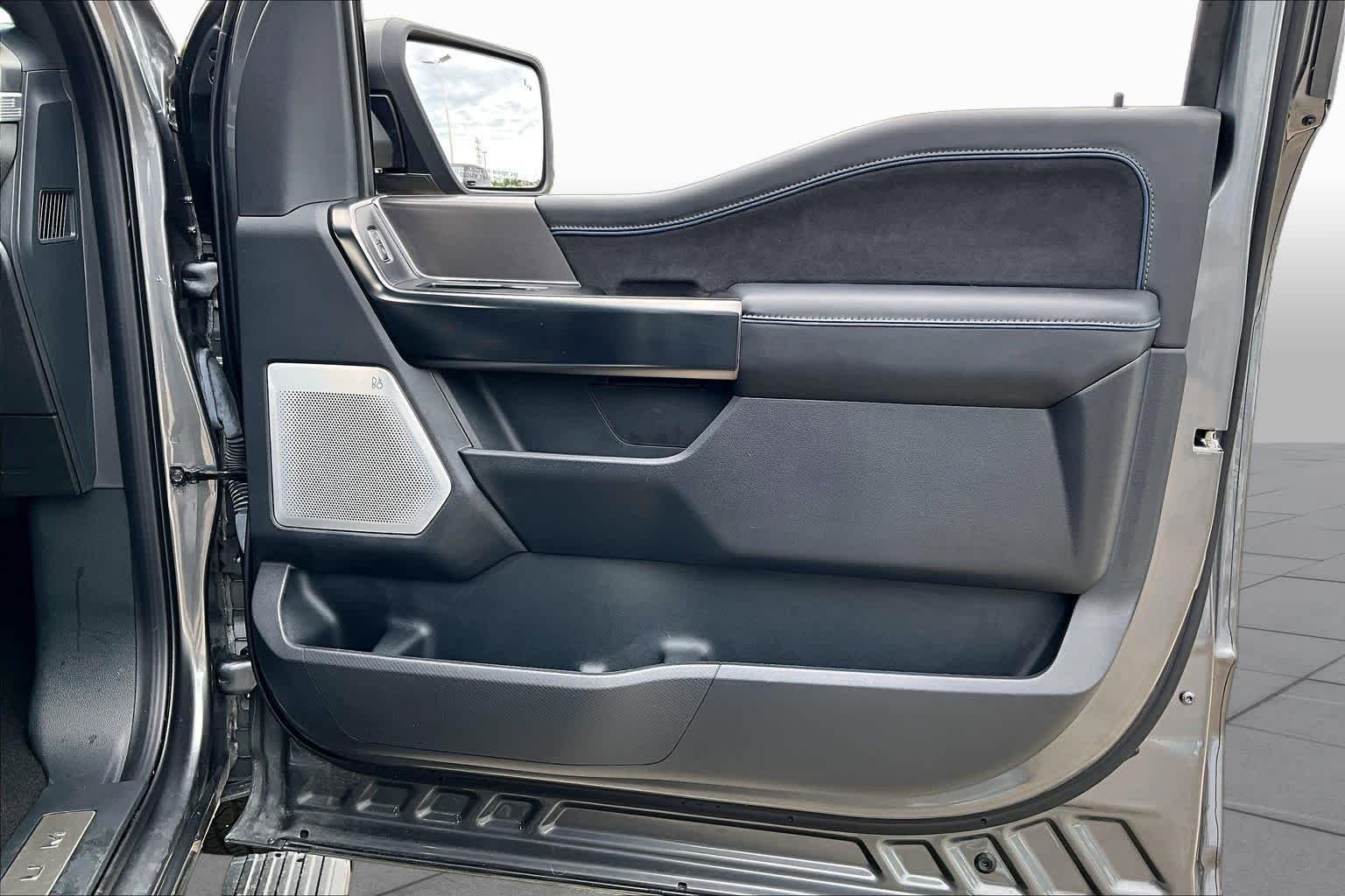 Used 2024 Carbonized Gray Metallic Ford Platinum image 21