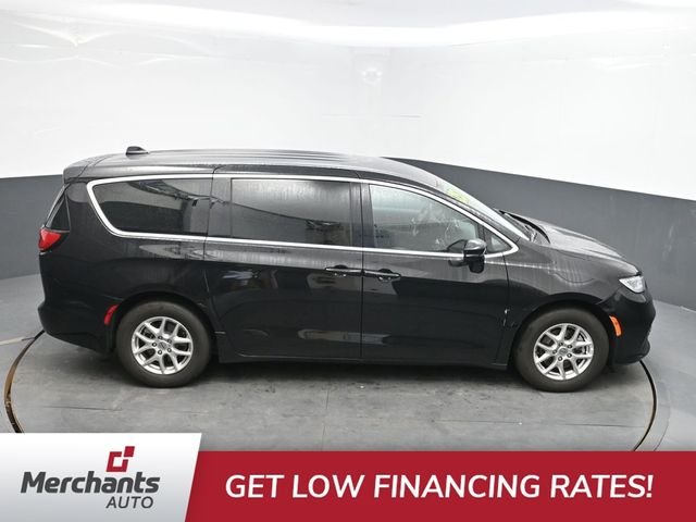 Used 2025 Black Chrysler Select image 41