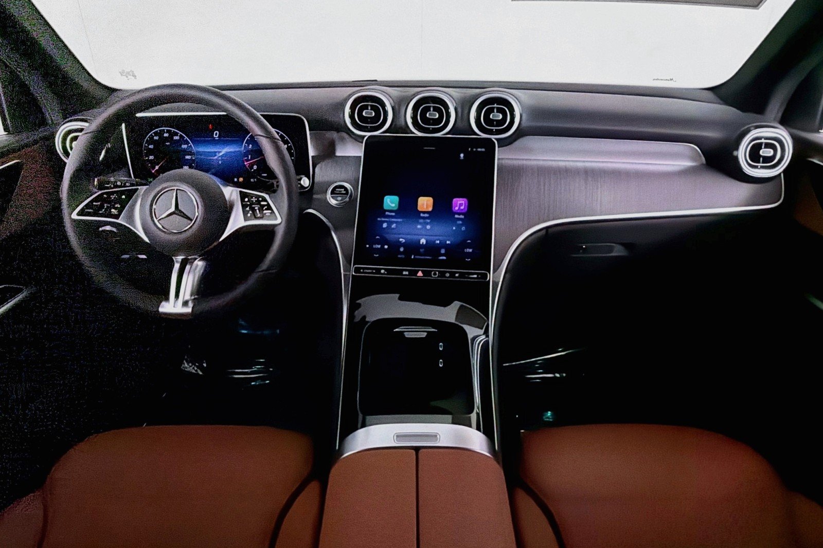 New 2026 Verde Silver Metallic Mercedes-Benz GLC 300 SUV image 4