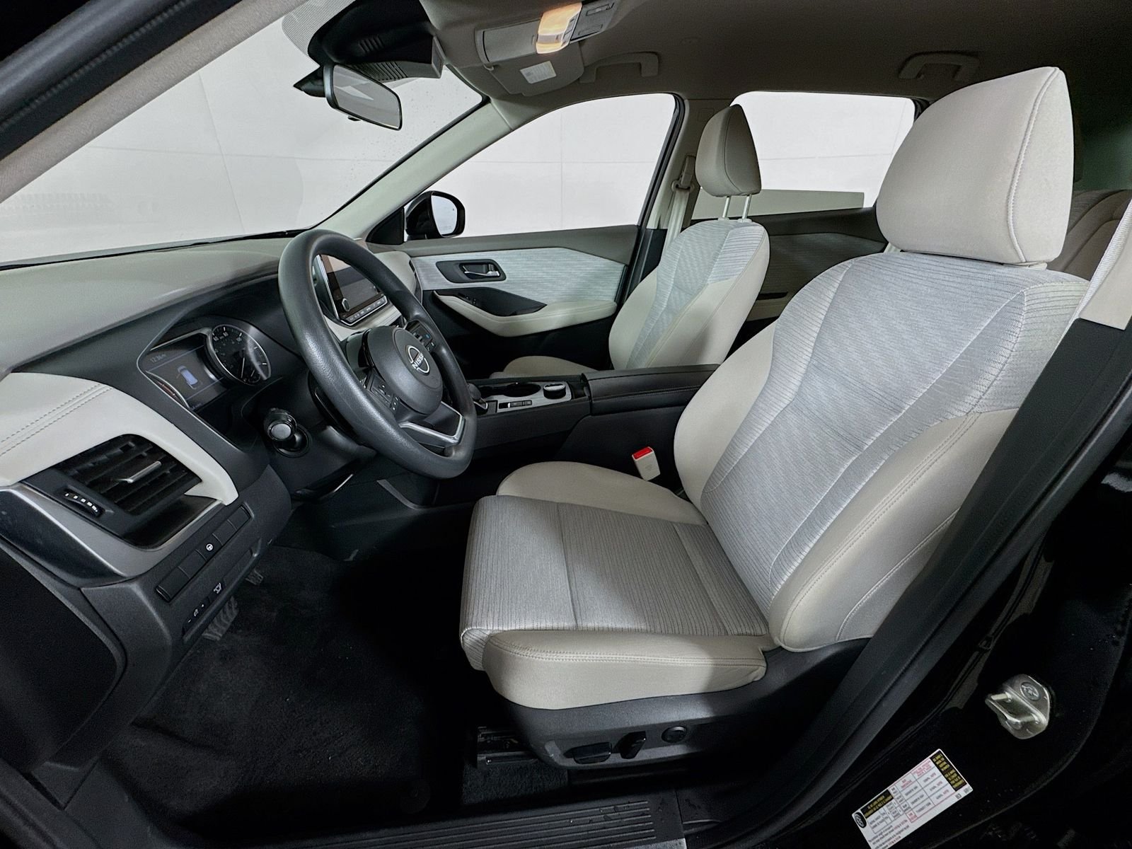 2023 Nissan Rogue SV - Photo 12