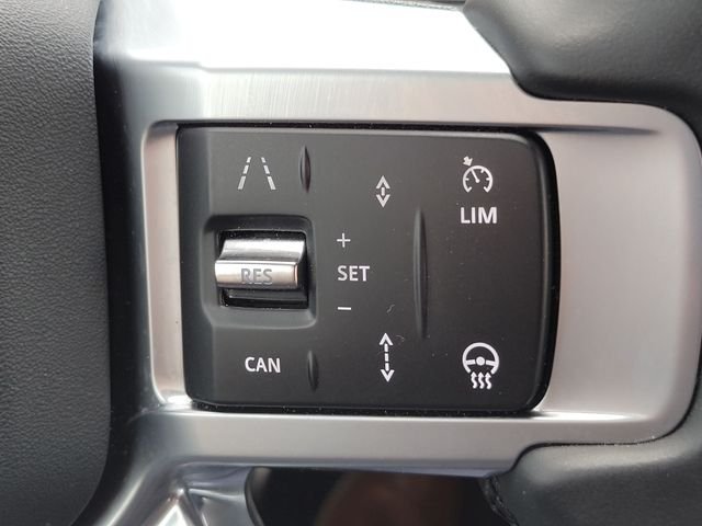 Used 2025 Bronze Land Rover Dynamic SE image 32