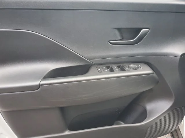 Used 2025 White Hyundai SEL image 13