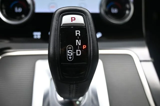 Used 2020  Land Rover First Edition image 24