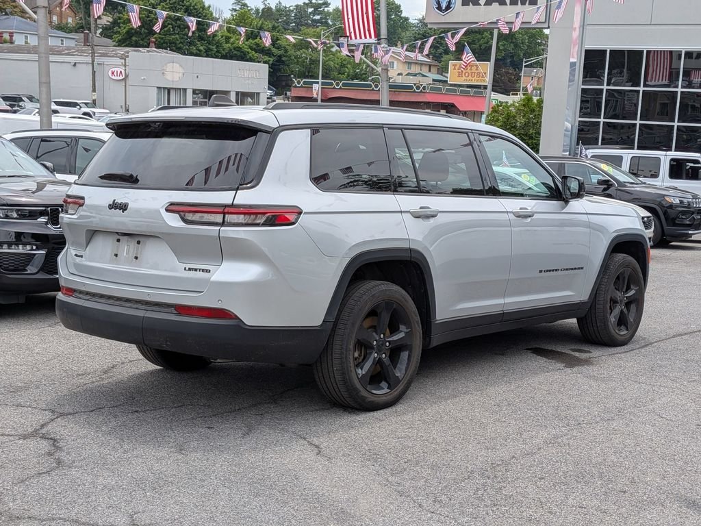 Used 2023 Silver Jeep Limited image 6