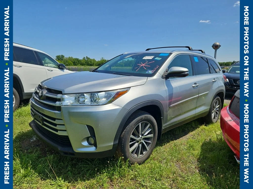 Used 2019 Silver Toyota XLE image 5