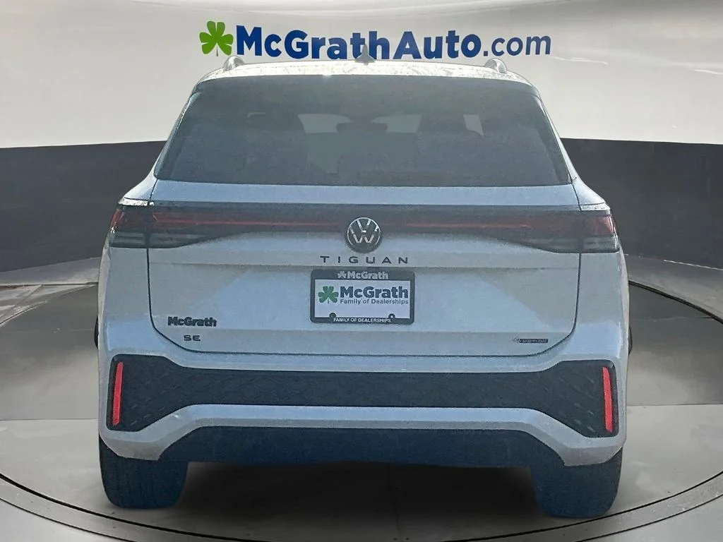 New 2026 White/off-white Volkswagen 2.0T SE R-Line Black image 4