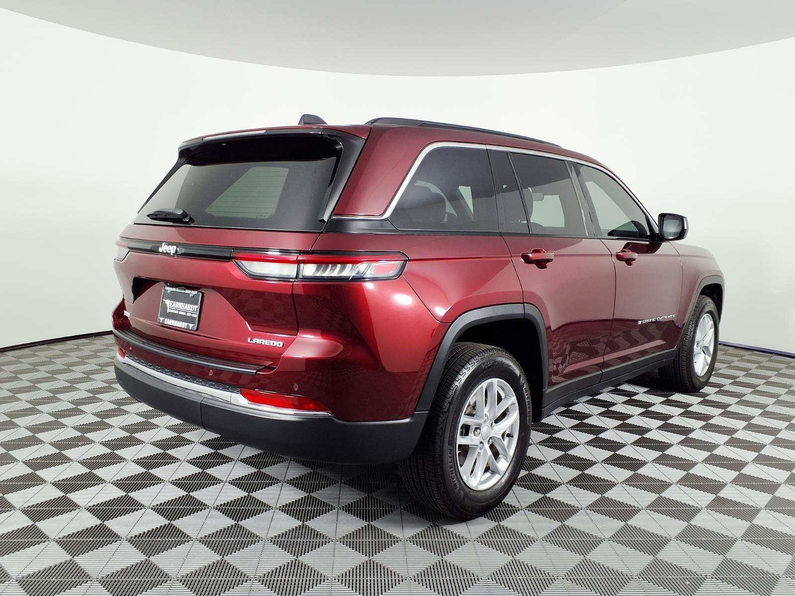 Certified Used 2025 Velvet Red Pearlcoat Jeep Laredo X image 4