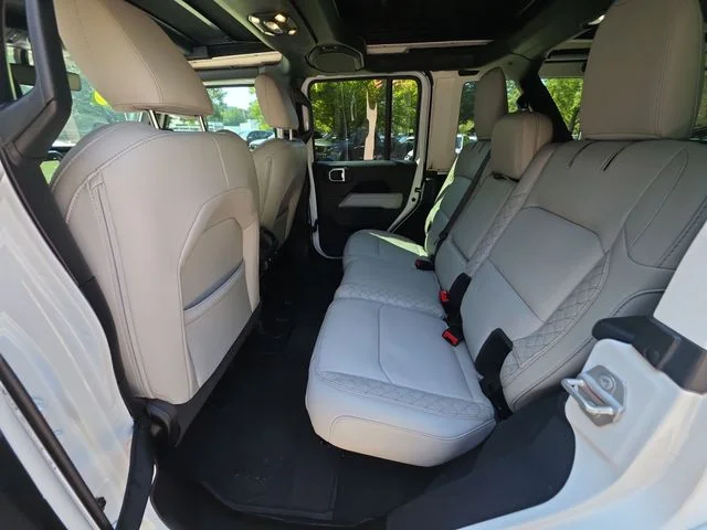Used 2023 White Jeep Sahara image 24