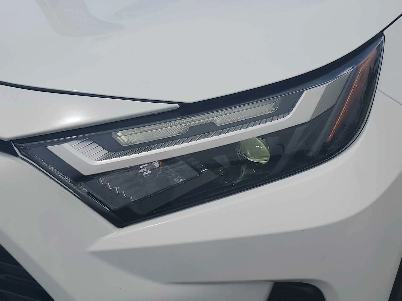 Used 2025 White Toyota Hybrid LE image 12