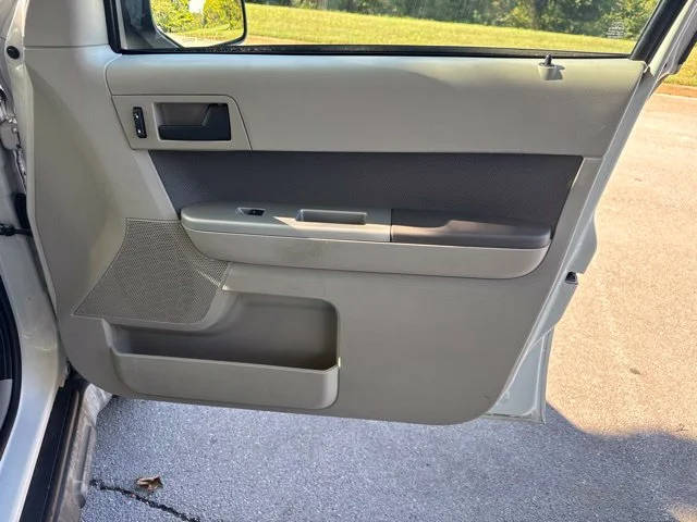 Used 2010 Beige Ford XLT image 9
