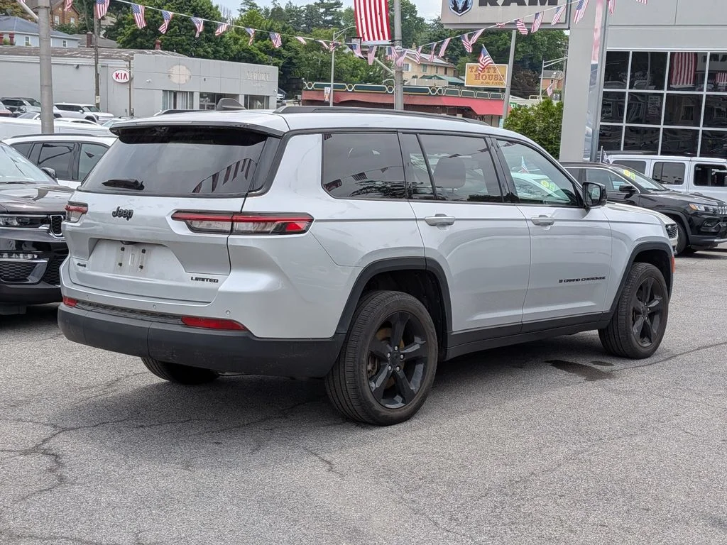 Used 2023 Silver Jeep Limited image 6