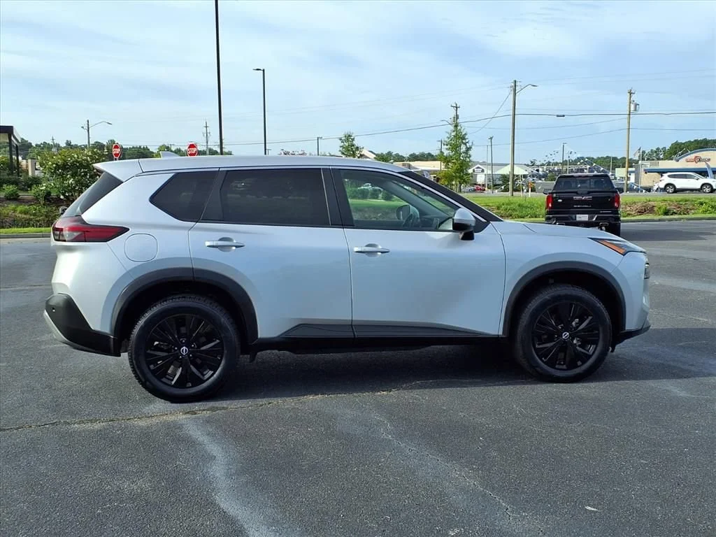 Used 2022 Silver Nissan SV Intelligent AWD image 19