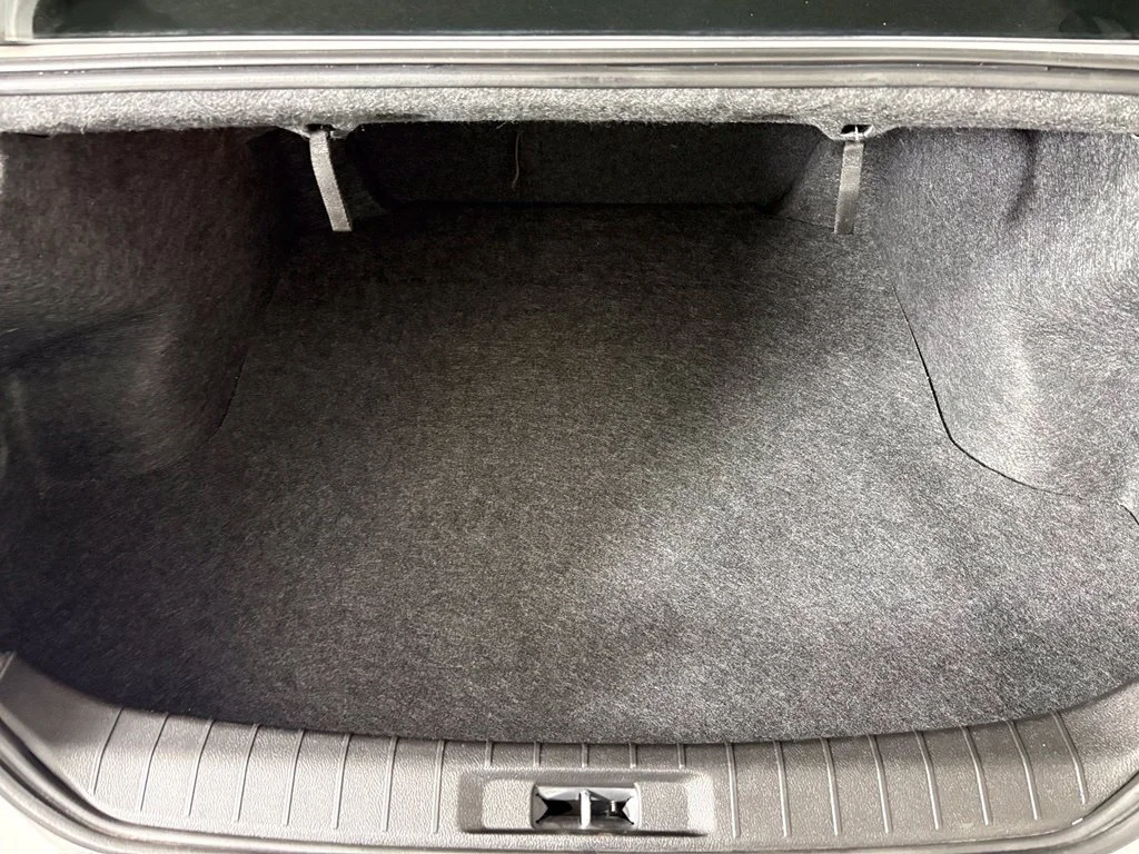 Used 2018 Silver Nissan 3.5 SL image 35