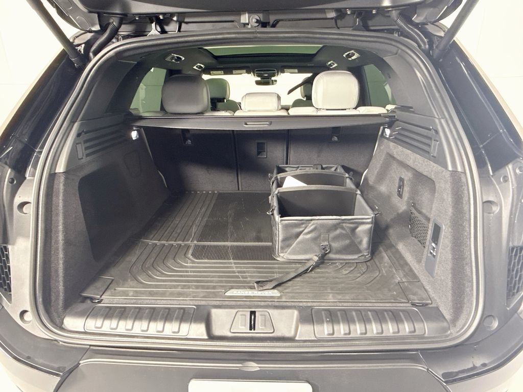 New 2026 Santorini Black Land Rover SE image 29