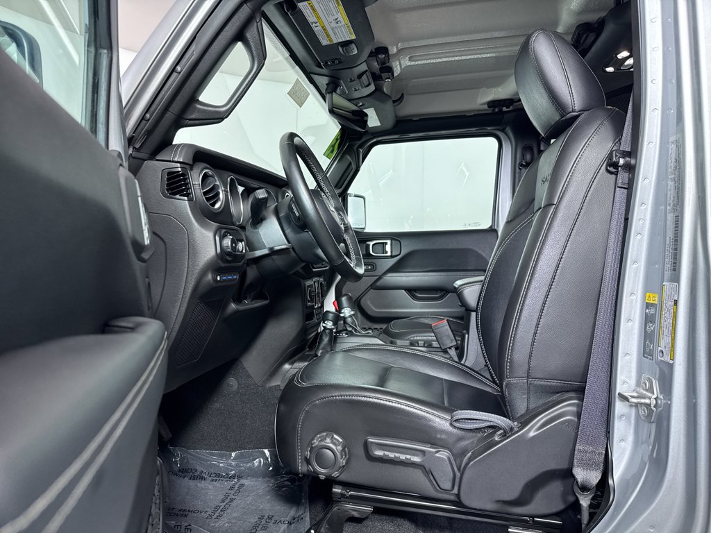 Used 2023 Silver Zynith Clearcoat Jeep Sahara image 5