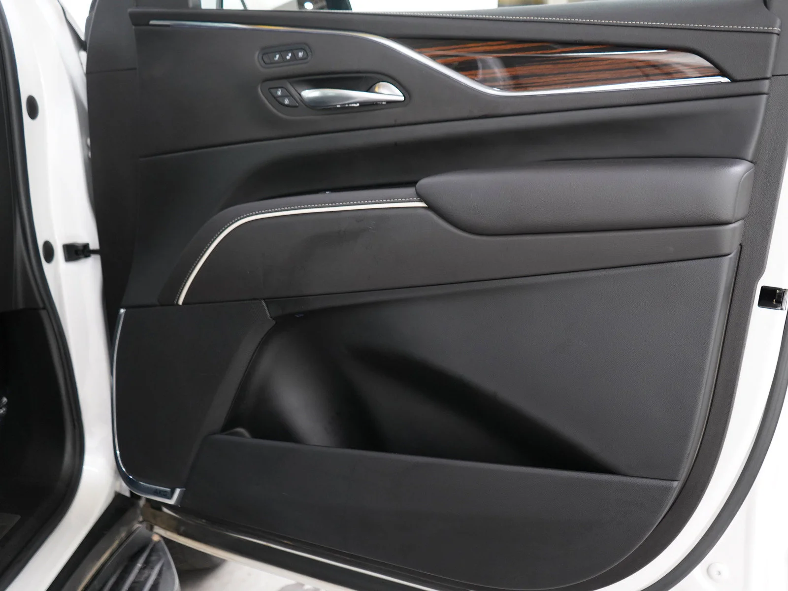 Used 2021 Crystal White Tricoat Cadillac Premium Luxury image 9
