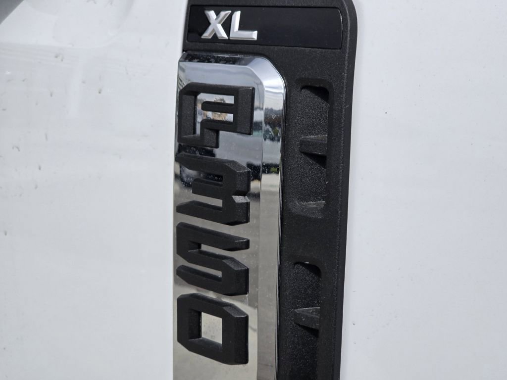 New 2026 Oxford White Ford XL image 27