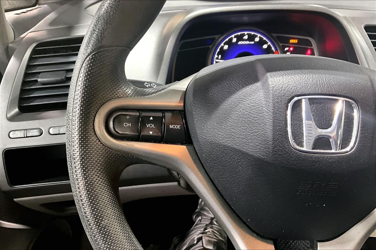 Used 2011 Alabaster Silver Metallic Honda EX image 23