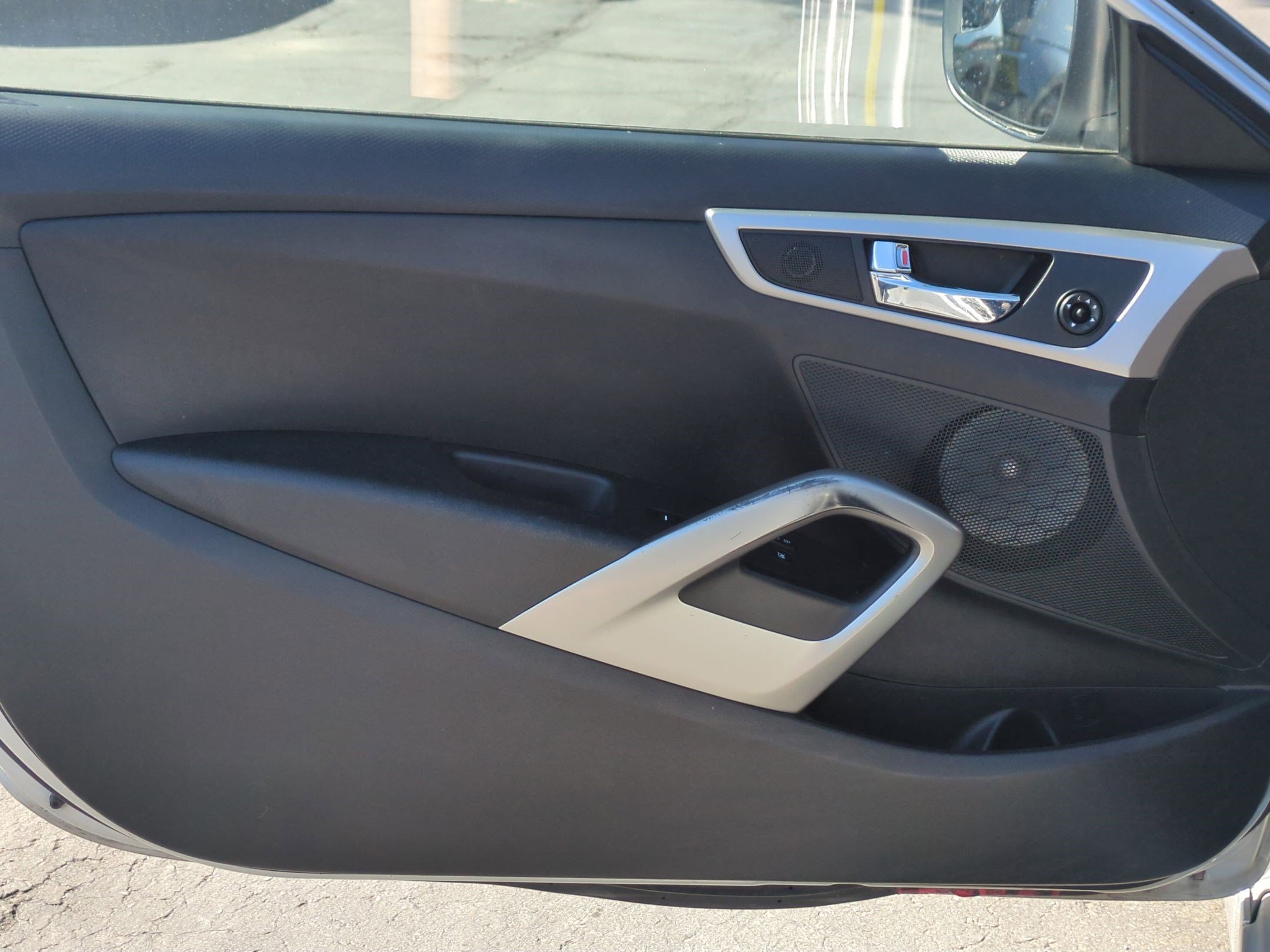 2014 Hyundai Veloster Base - Photo 13
