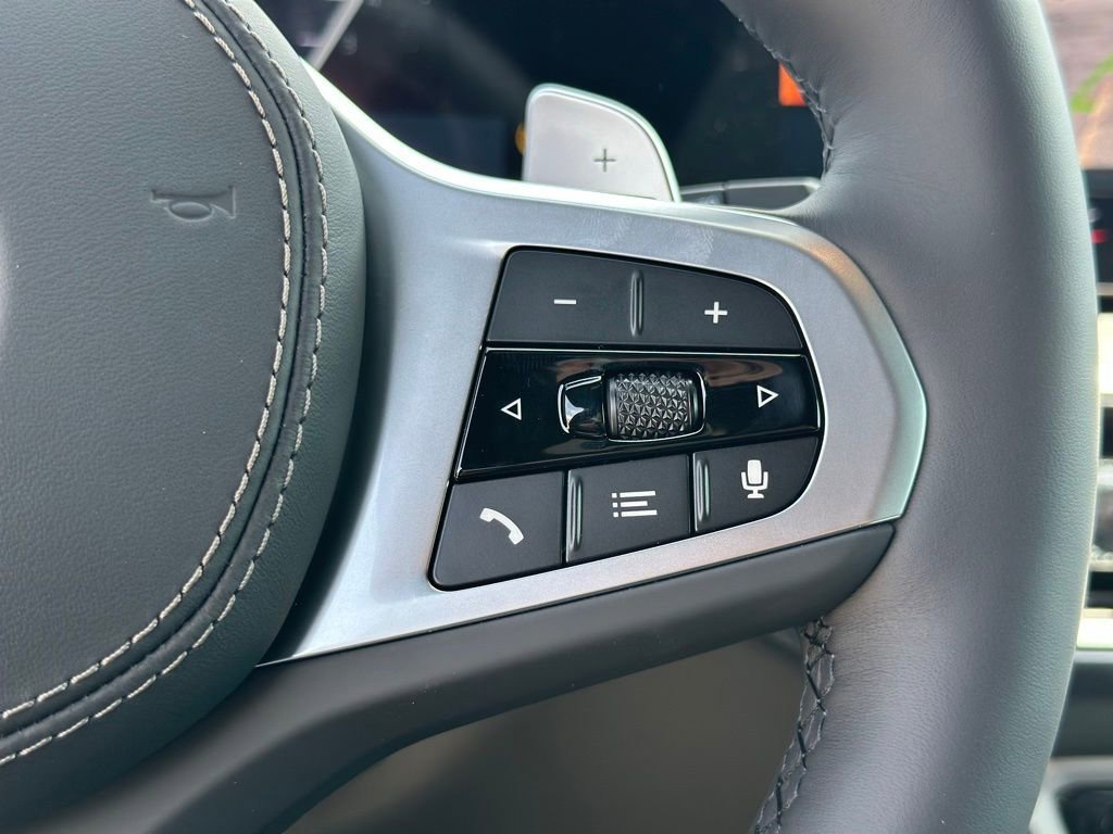 New 2026 Carbon Black Metallic BMW xDrive50e image 29