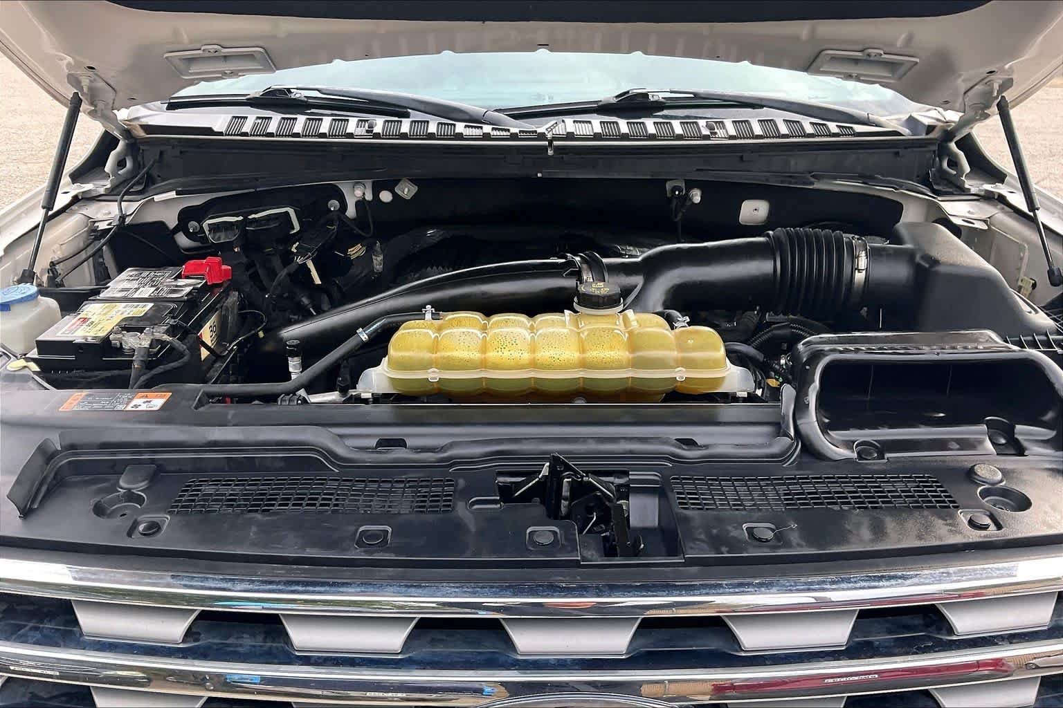 Used 2019 White Platinum Metallic Tri-Coat Ford Limited image 32