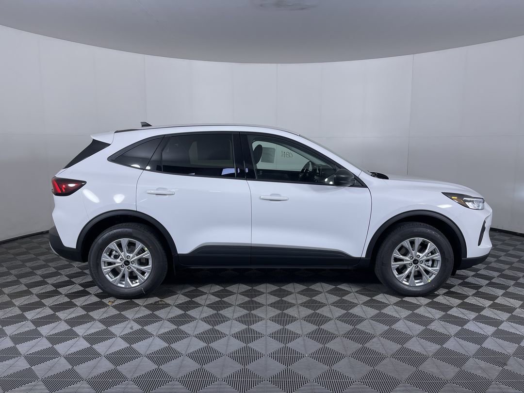 New 2026 Oxford White Ford Active image 10