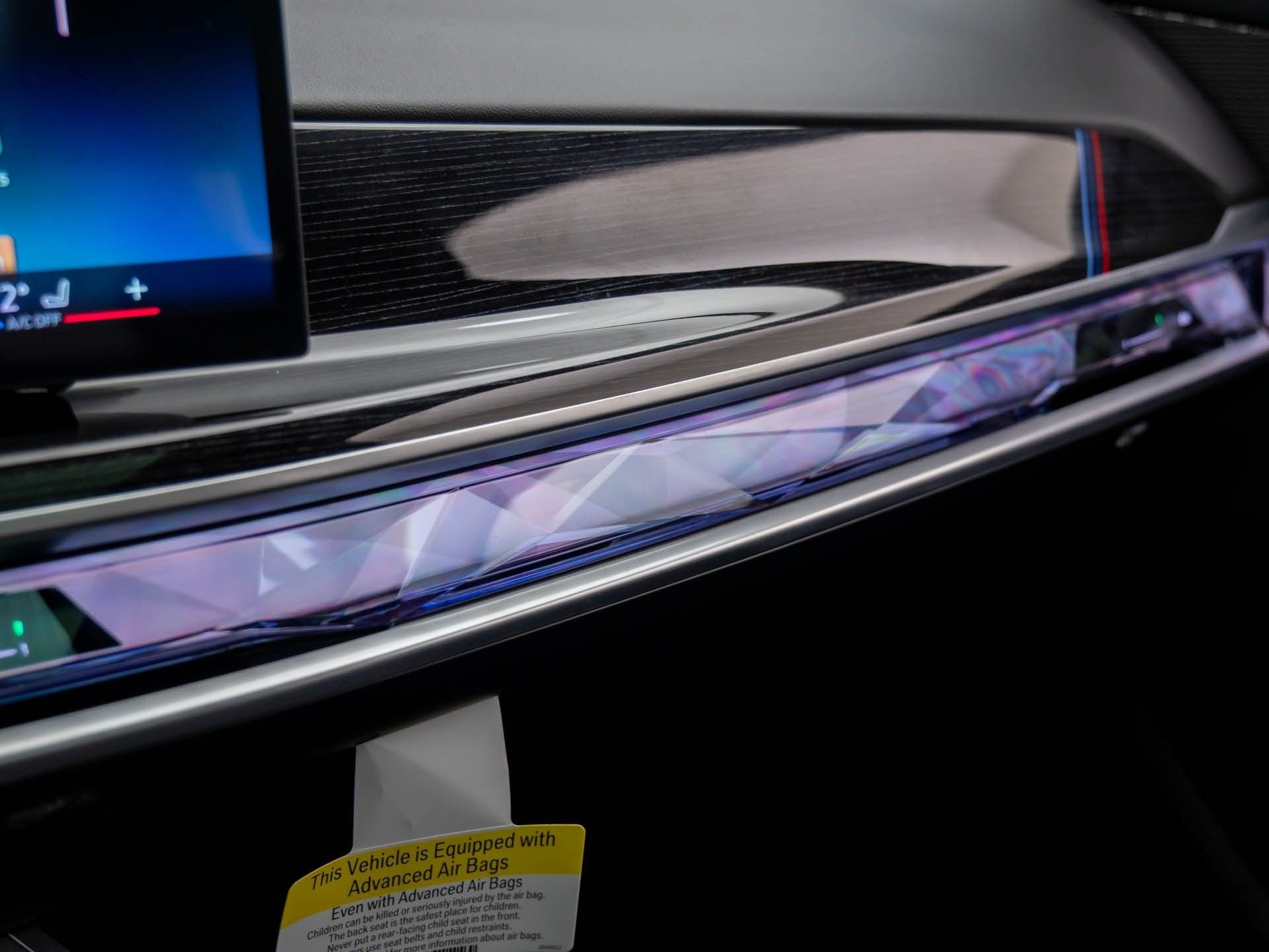 New 2026 Tanzanite Blue II Metallic BMW 750e xDrive image 36