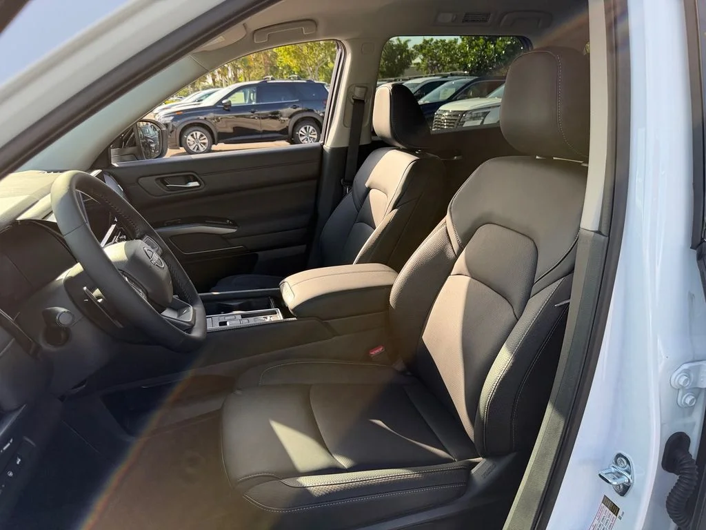 New 2026 Everest White Pearl TriCoat Nissan SL image 10